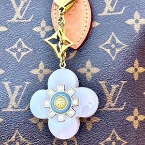 LOUIS VUITTON | EUC bag charm | flur gold white | details | beautiful condition